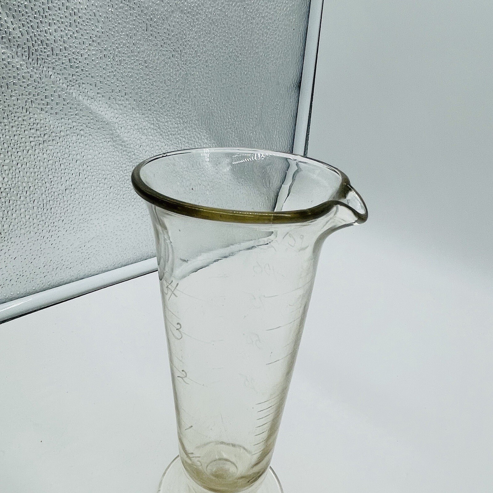 VINTAGE ETCHED GLASS FOOTED MEASURING BEAKER LAB APOTHECARY