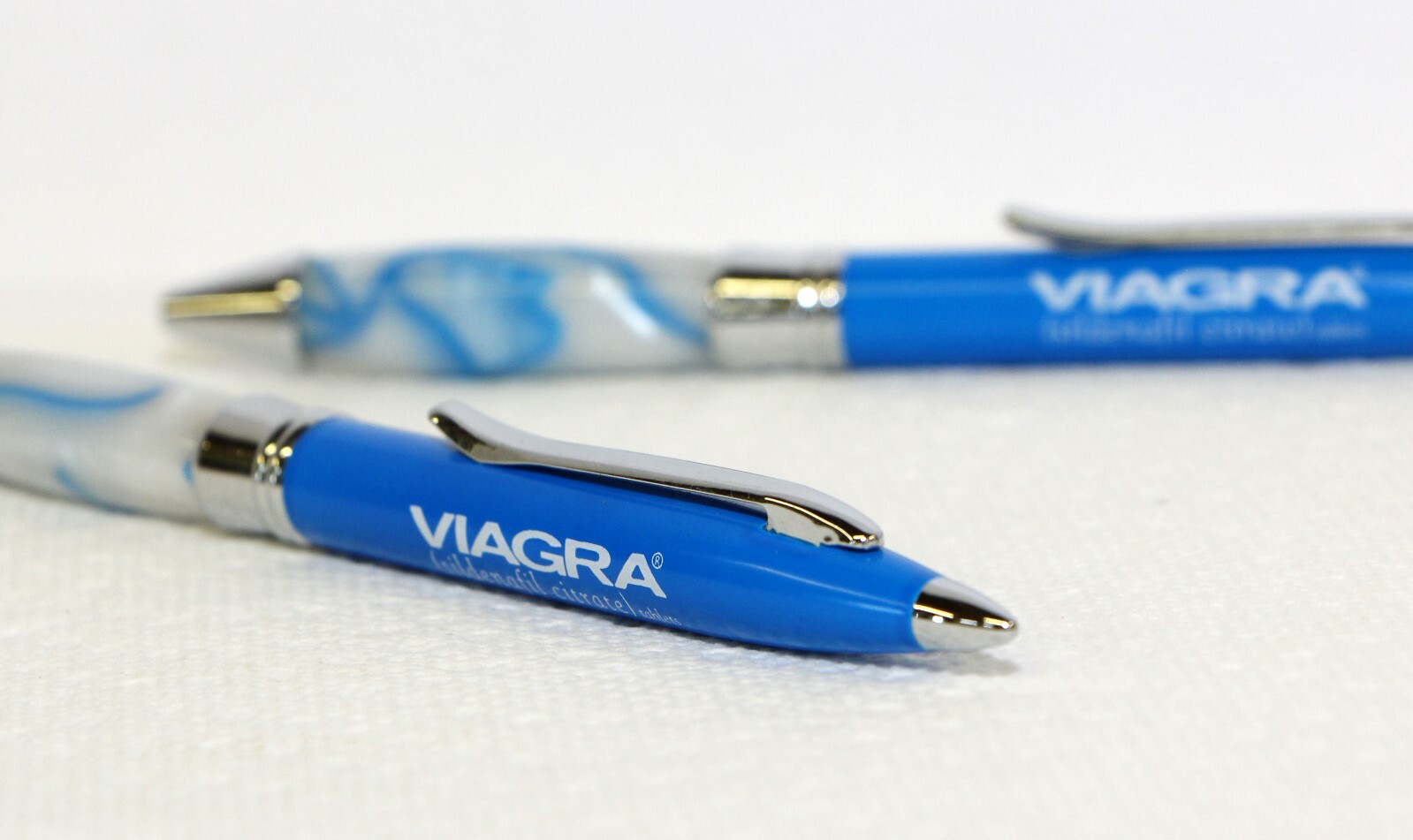 2 Heavy Metal Viagra Pens Blue Vien Marble Gripper ( New in Sleeve )