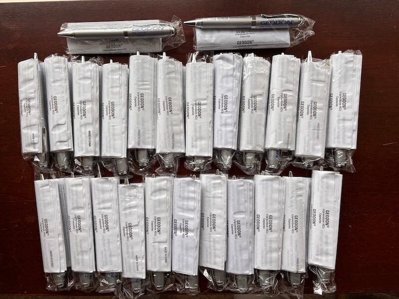 RARE LOT 25 VINTAGE “GEODON” PFIZER SILVER METAL DRUG PROMOTIONAL PENS W/INSERT