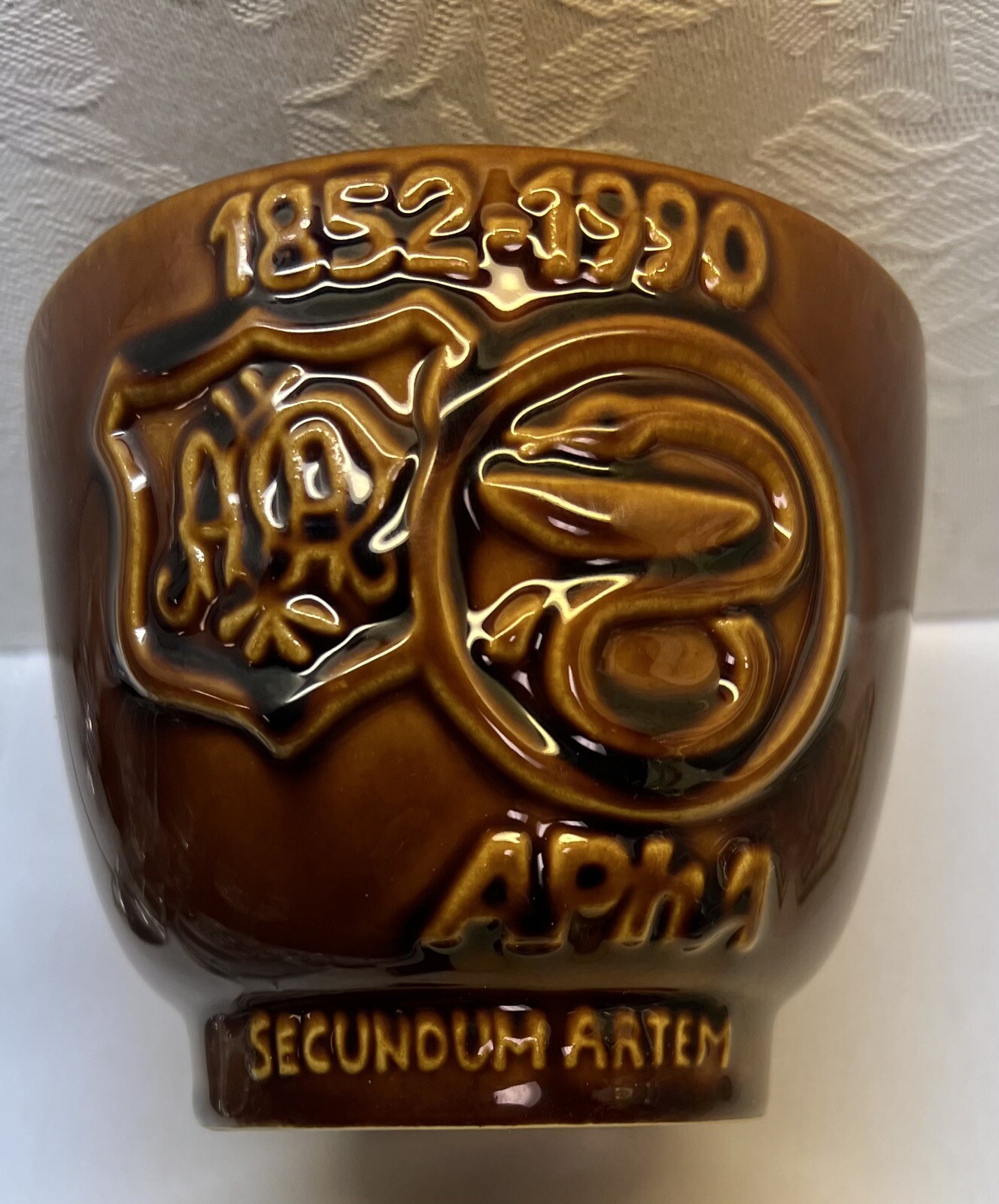 1990 APhA AMERICAN PHARMACEUTICAL ASSOCIATION MORTAR & WOODPESTLE-Brown Pottery