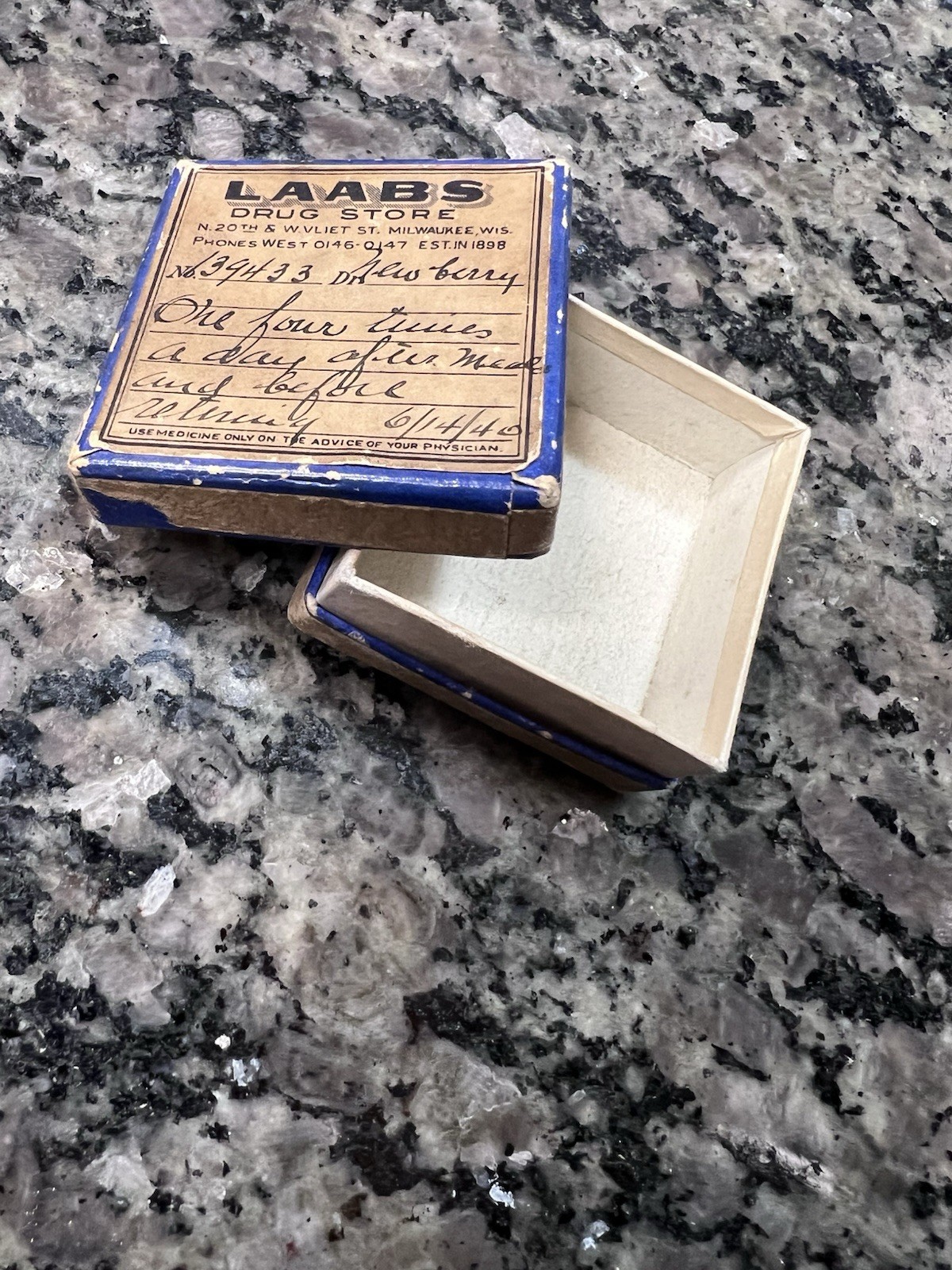 Vintage 1940 “Laabs” Drug store prescription Pill Box 2”x2”