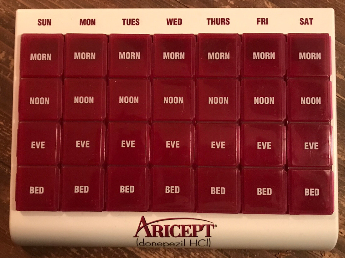 Aricept Pharmaceutical Drug Rep 7 Day 1 Week Pill Sorter Holder
