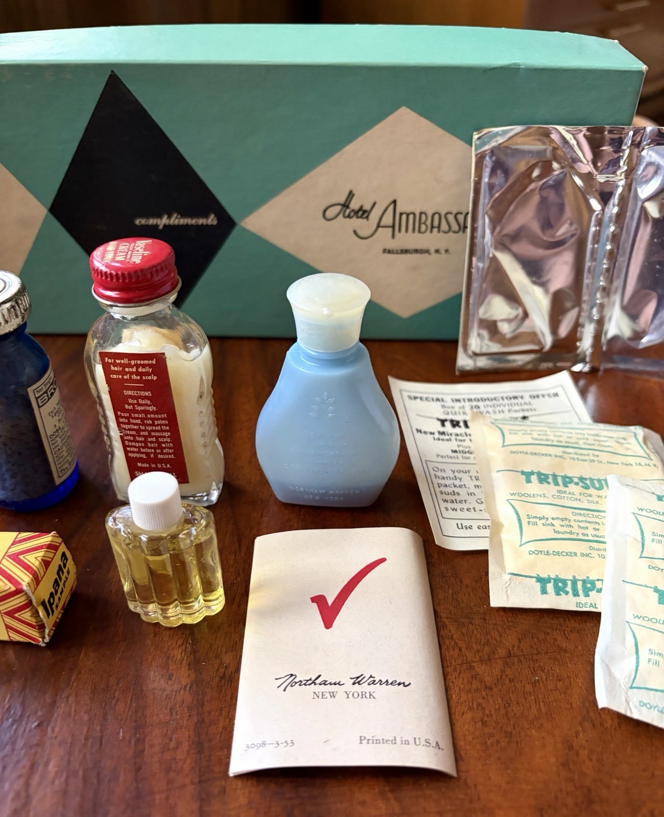 Rare VTG NY Catskills Hotel Hospitality Kit NOS 10 Mini Medicine Cabinet Items
