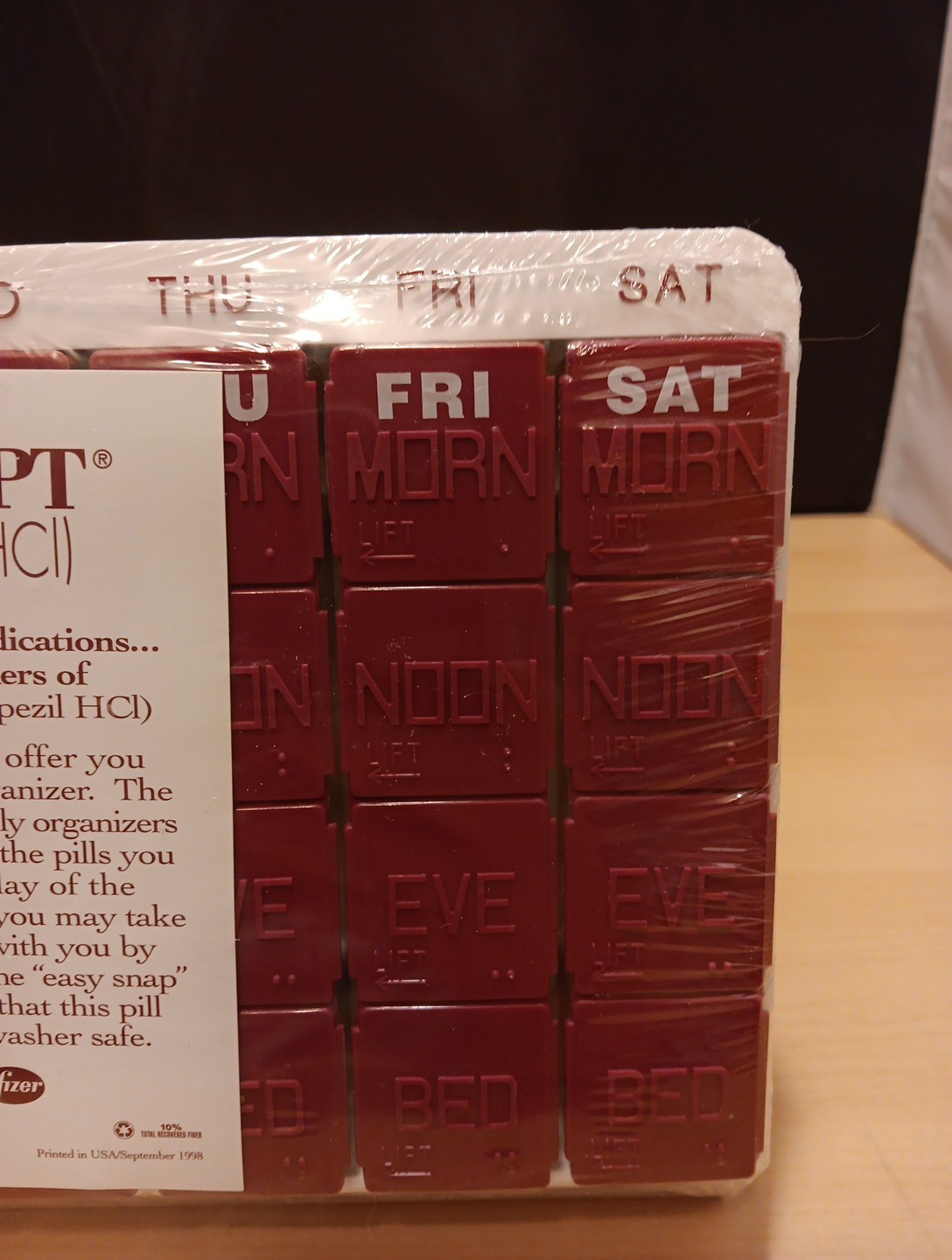 SEALED 1998 Aricept Pharmaceutical Drug Rep Promo 7 Day Pill Organizer Sorter