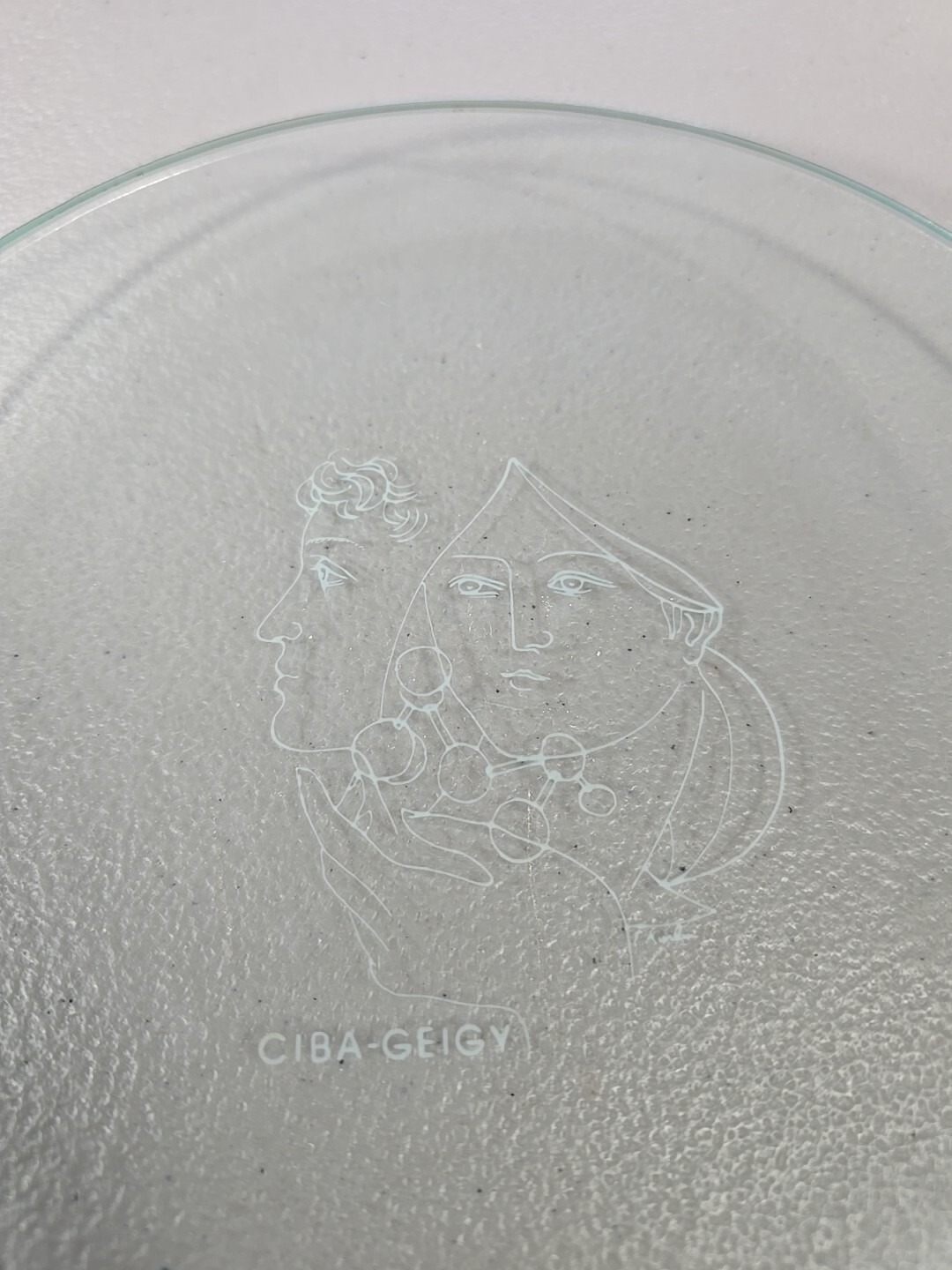Vintage Pharmaceutical CIBA-GEIGY Etched Figures Commerative Glass Plate 7.5″