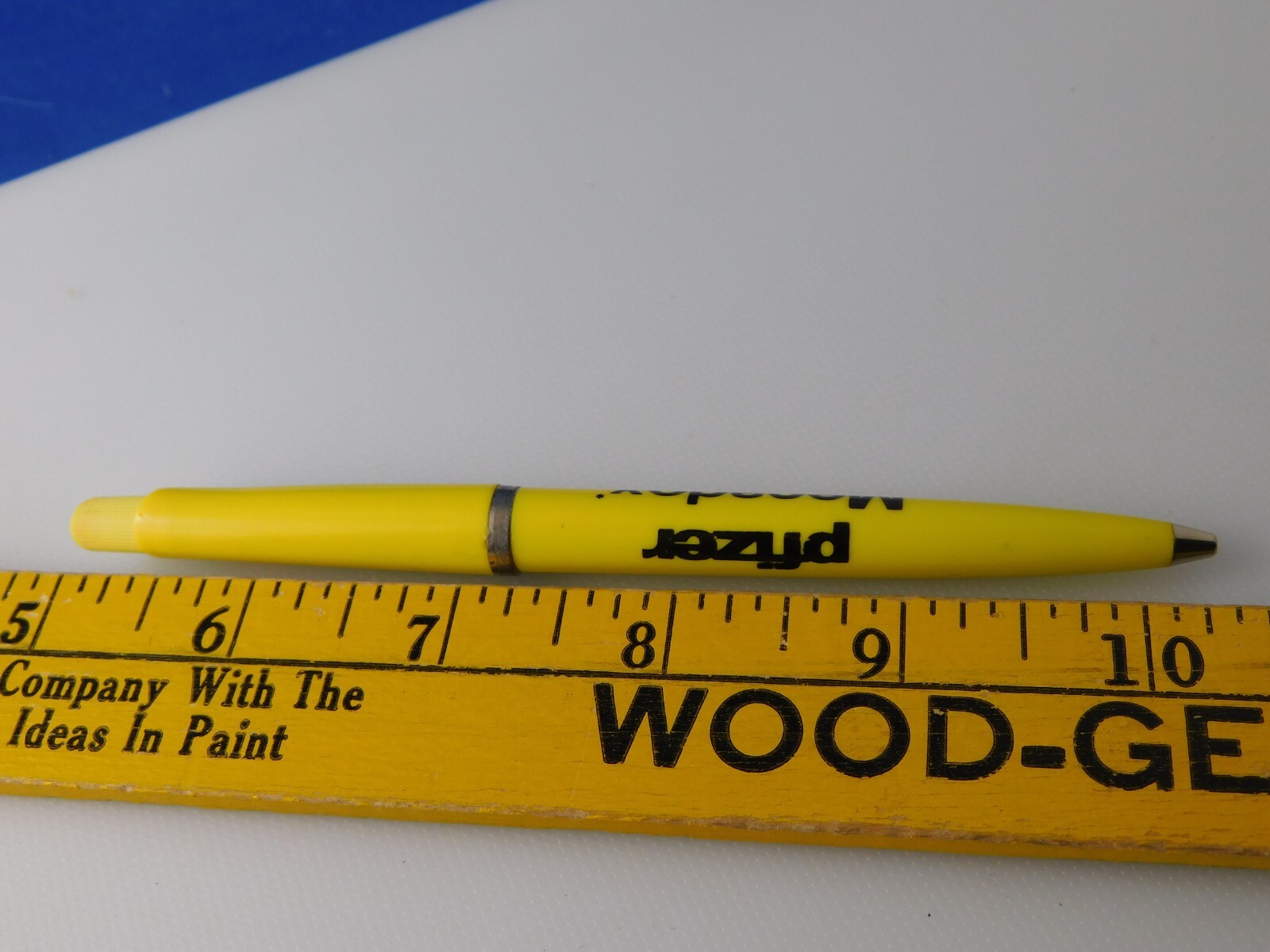 PFIZER PEN ADVERTISING MECADOX DOES IT ALL MEDICINE PHARMACUTICAL COMPANY