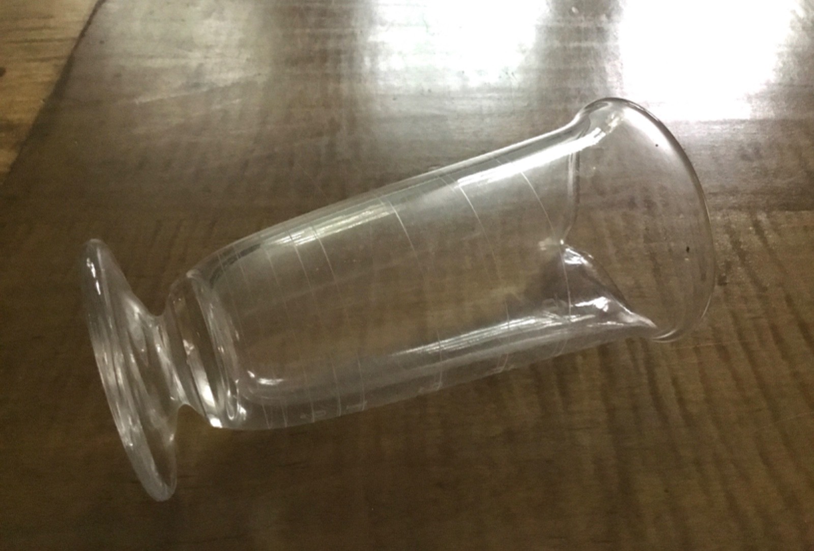 Clear Glass GRADUATED CYLINDER – FGC pharmacy drug store tulip shape 5.5in