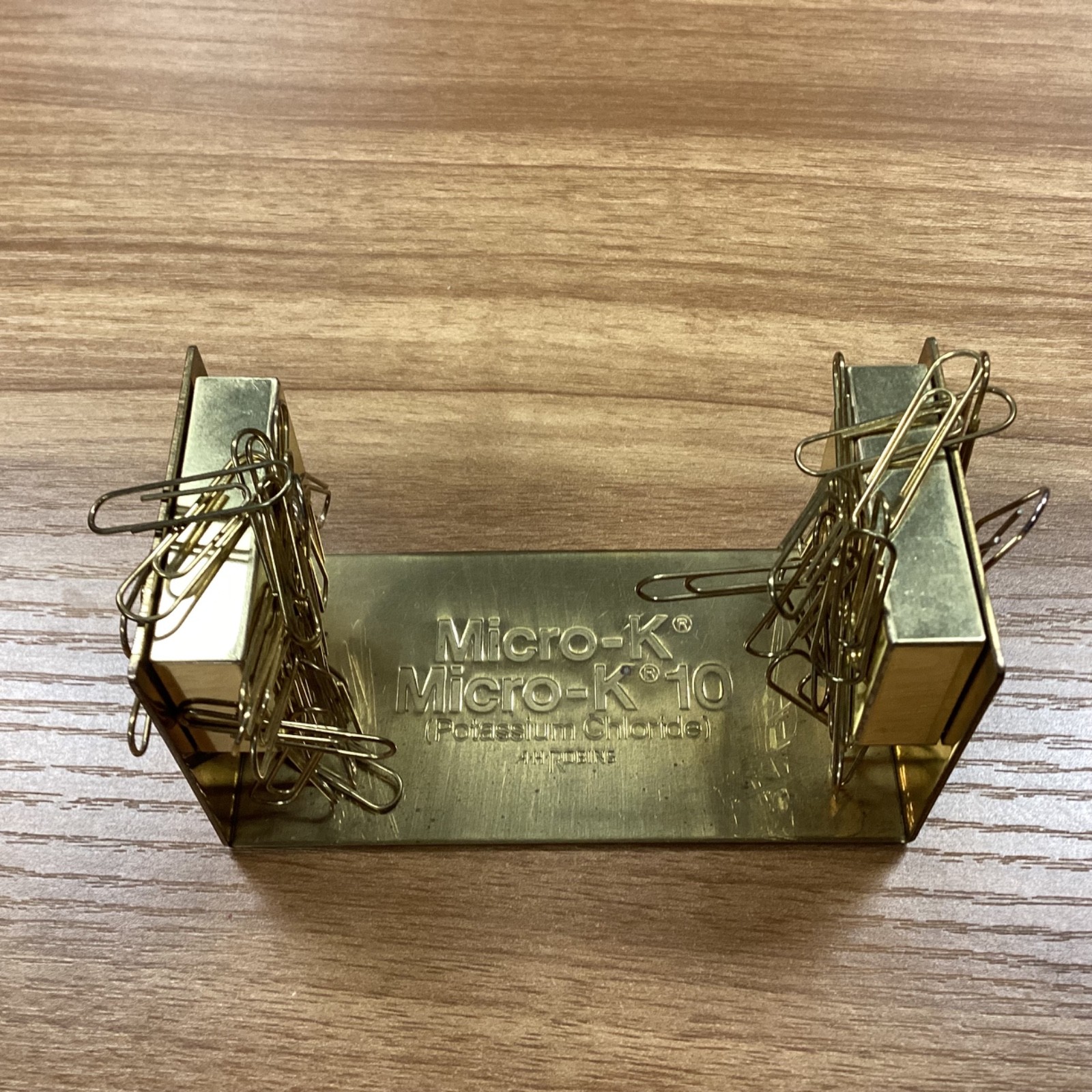 Vtg Micro K Pharmaceutical Rep A. H. Robins Co Magnetic Paper clip Holder RARE