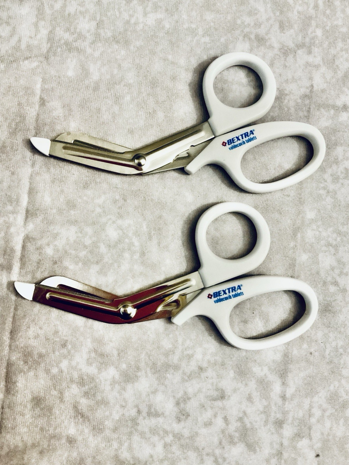 CELEBREX BEXTRA PHARMACEUTICAL REP PROMO FIRST AID SHEARS LOT OF 2