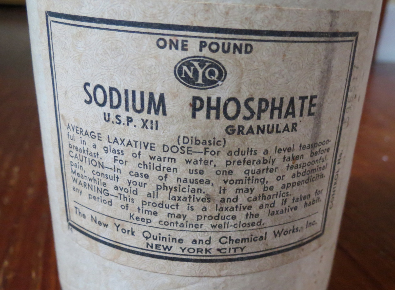 OLD NYQ – NEW YORK QUININE & CHEMICAL SODIUM PHOSPHATE CONTAINER