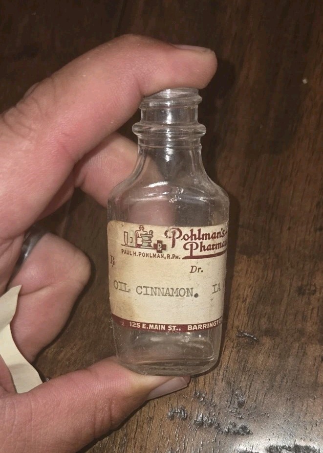 Pohlmans Pharmacy Barrington Illinois MEDICINE BOTTLE Oil Cinnamon