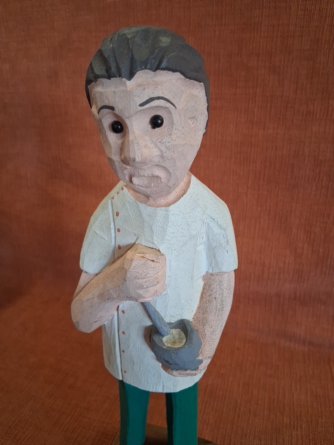 Pharmacist 12″ Wood Carved Statue With Mortar Pestle – RARE