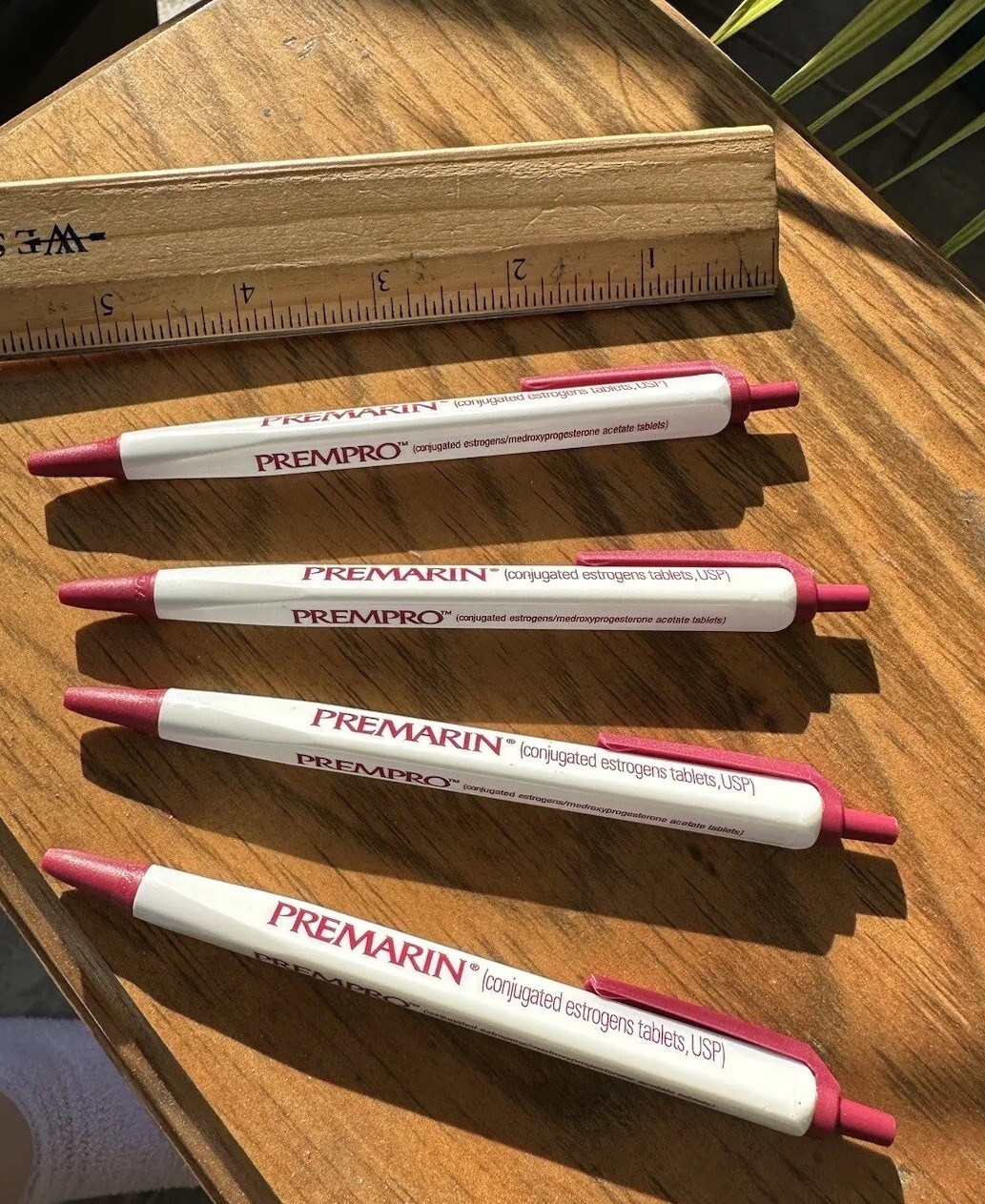 Set 4VTG Premarin Pharmaceutical Drug Rep Clicker Style Pen Red White Black Ink