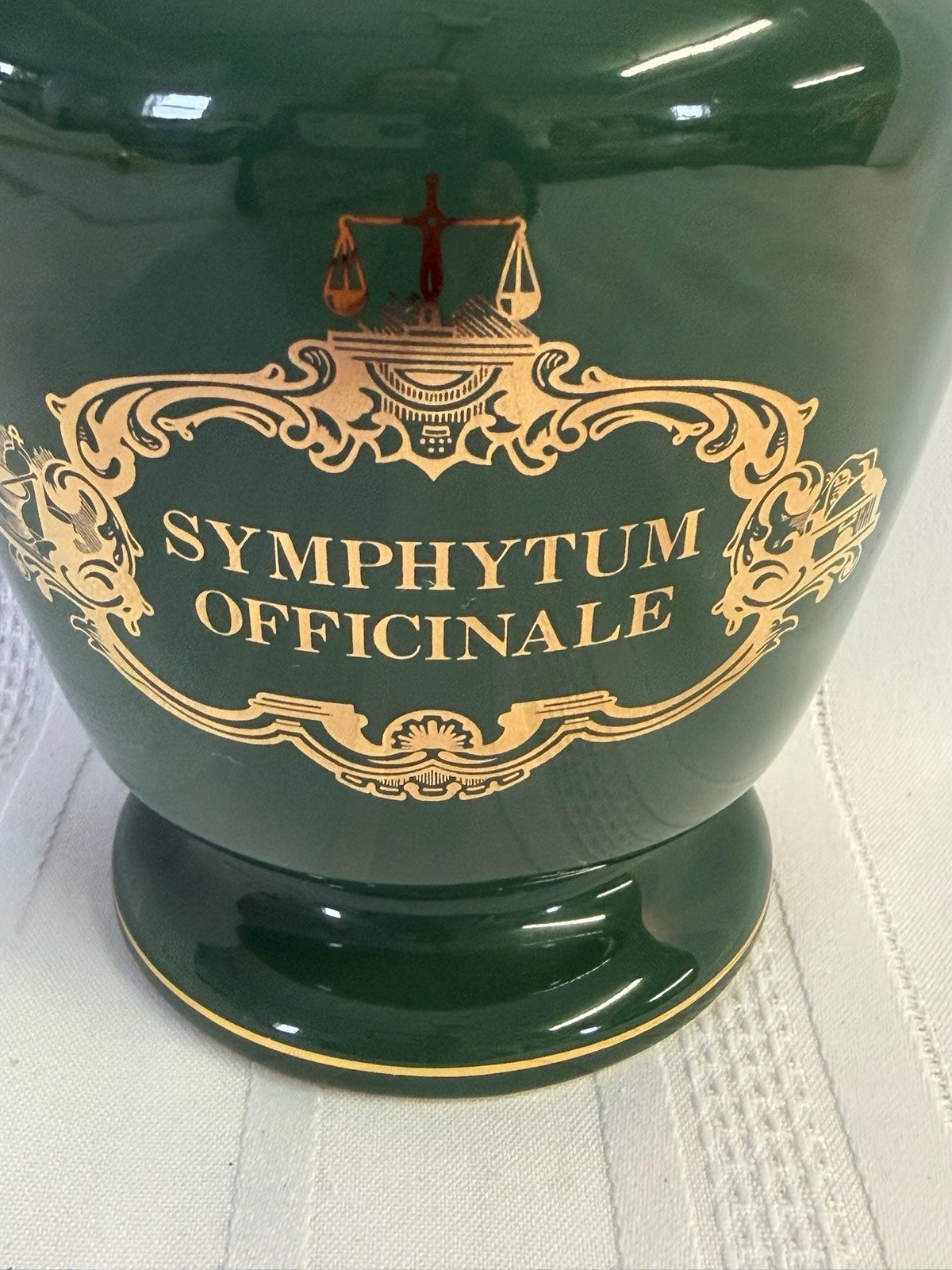 Eli Lilly Ceramic Green Gold Trim Apothecary Jar Symphytum Officinale #13-926 8″