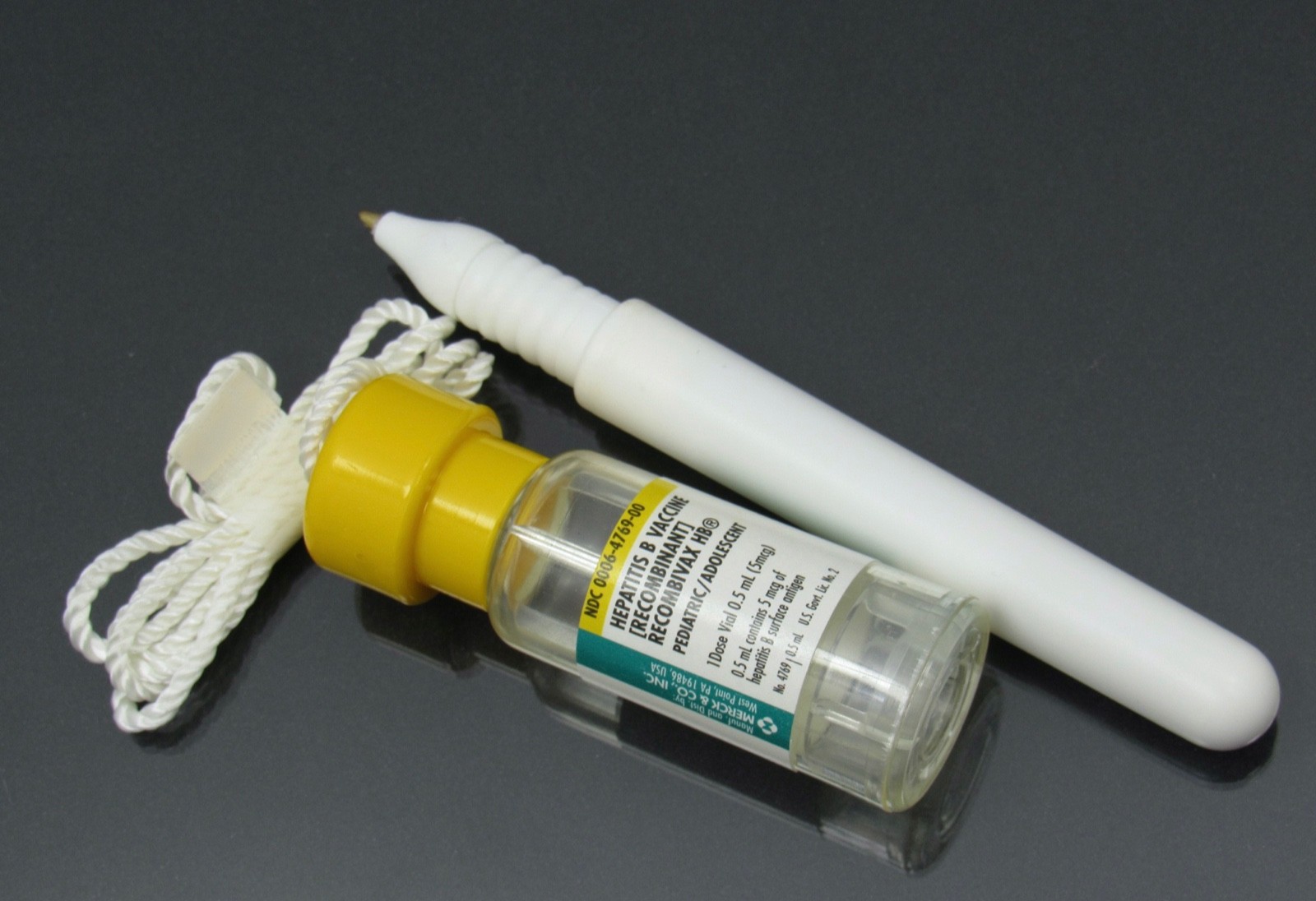 Rare Hepatitis Vaccine Lanyard PEN Vial Shaped Cap Drug Rep Pharmaceutical Promo