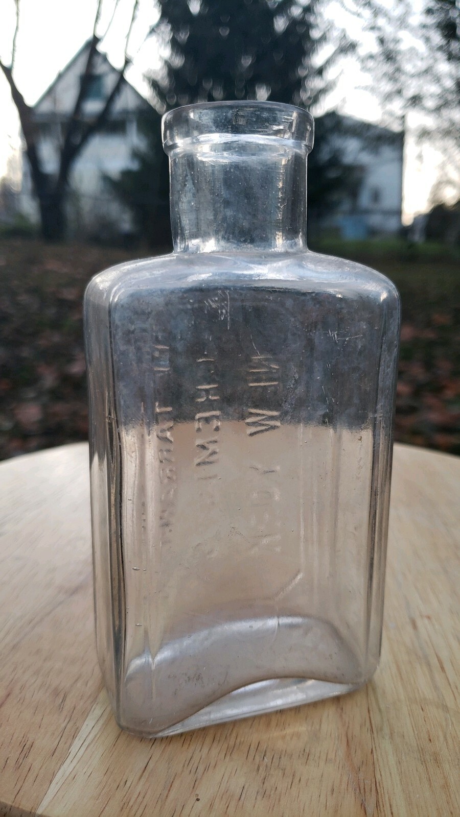 VINTAGE TARRANT CO CHEMISTS CLEAR GLASS CORK TOP APOTHECARY BOTTLE