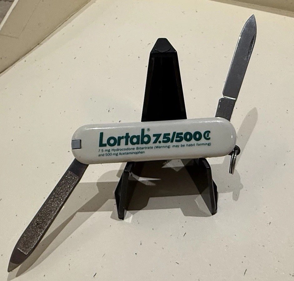 Vintage Lortab Pharmaceutical Marketing Swiss Army Knife Victorinox 7.5/500