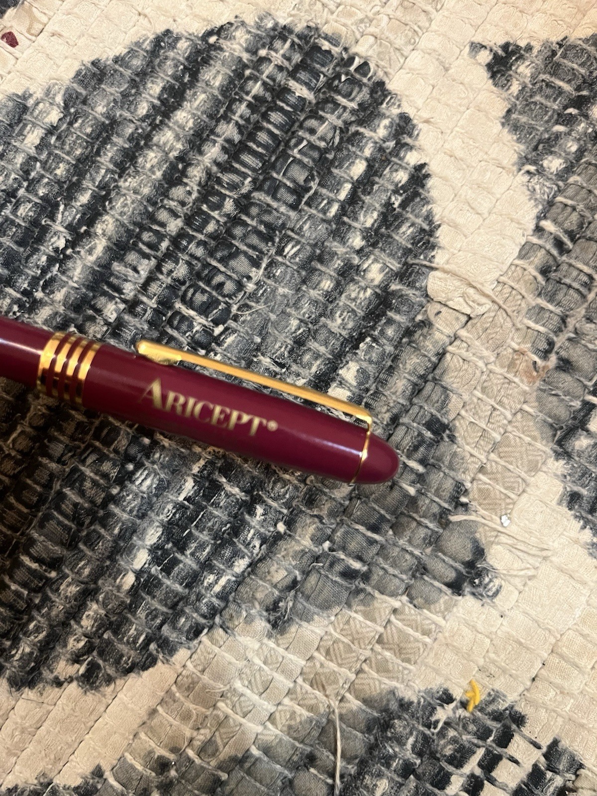 Aricept Red Maroon Gold Metal Click Pharmaceutical Drug Pen Advertising WRITES