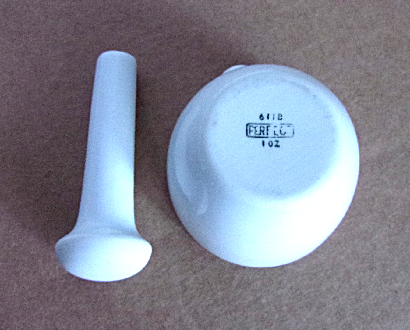 Vintage Perfect Porcelain Pestle and Mortar 611 B – 1 Ounce