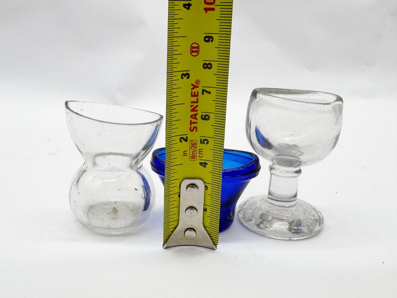 VINTAGE GLASS EYE BATHS SET OF 3 CLEAR & BLUE CUPS ENGLAND EARLY MEDICAL PHARMAC