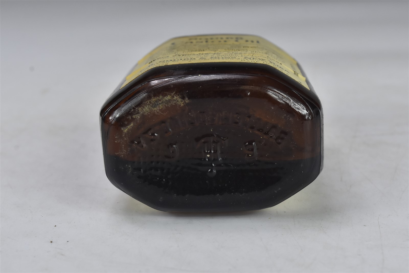 Vintage SQUIBB CASTOR OIL BROWN MEDICINE BOTTLE #07917