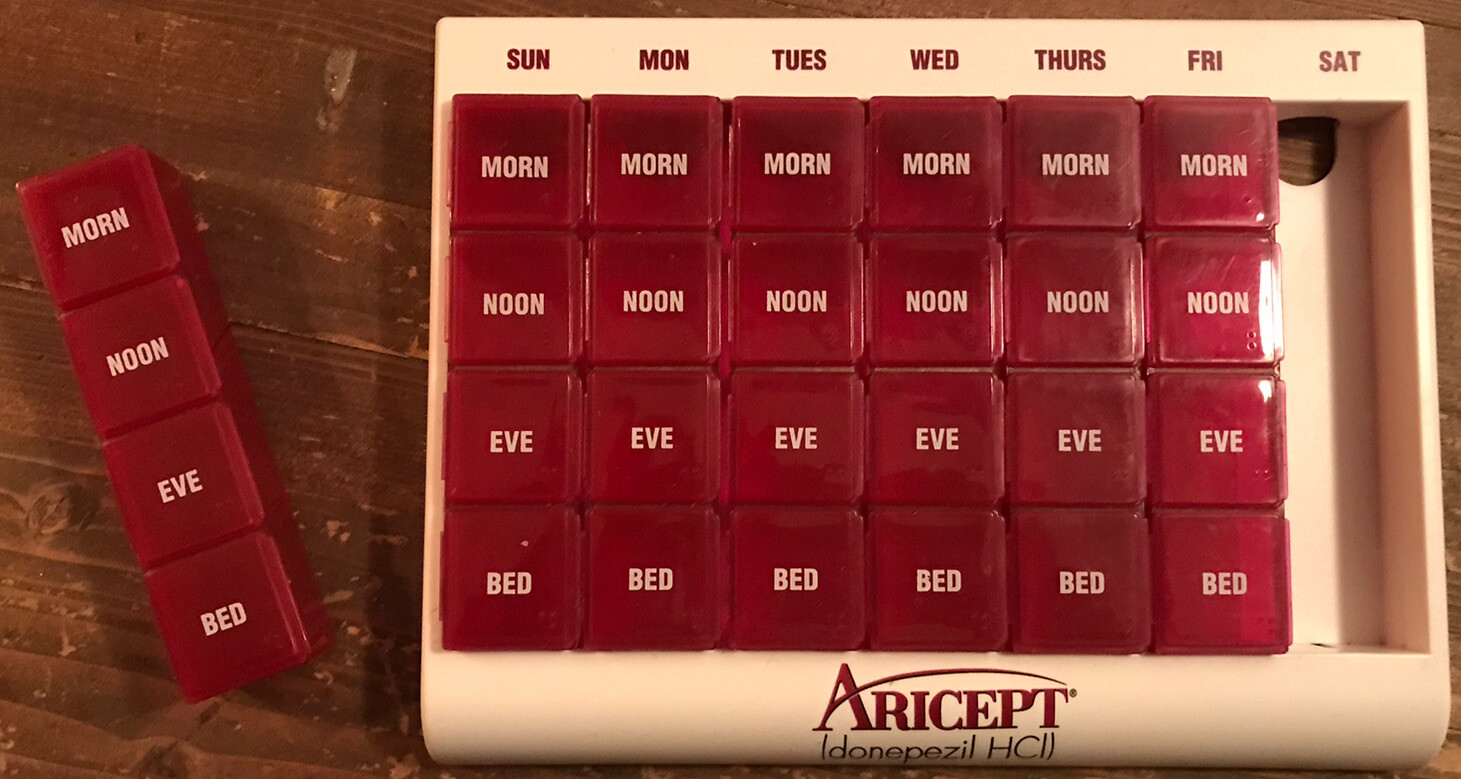 Aricept Pharmaceutical Drug Rep 7 Day 1 Week Pill Sorter Holder