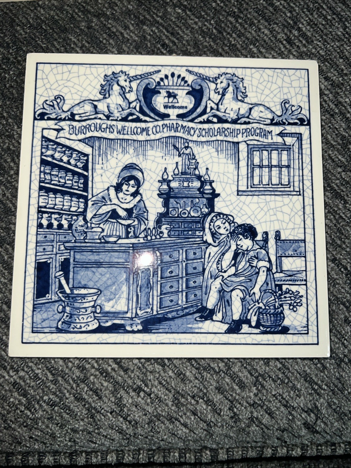 Vintage Delft Holland Porcelain Pill Tile Women Pharmacists 1991 Pharmacist(E7)