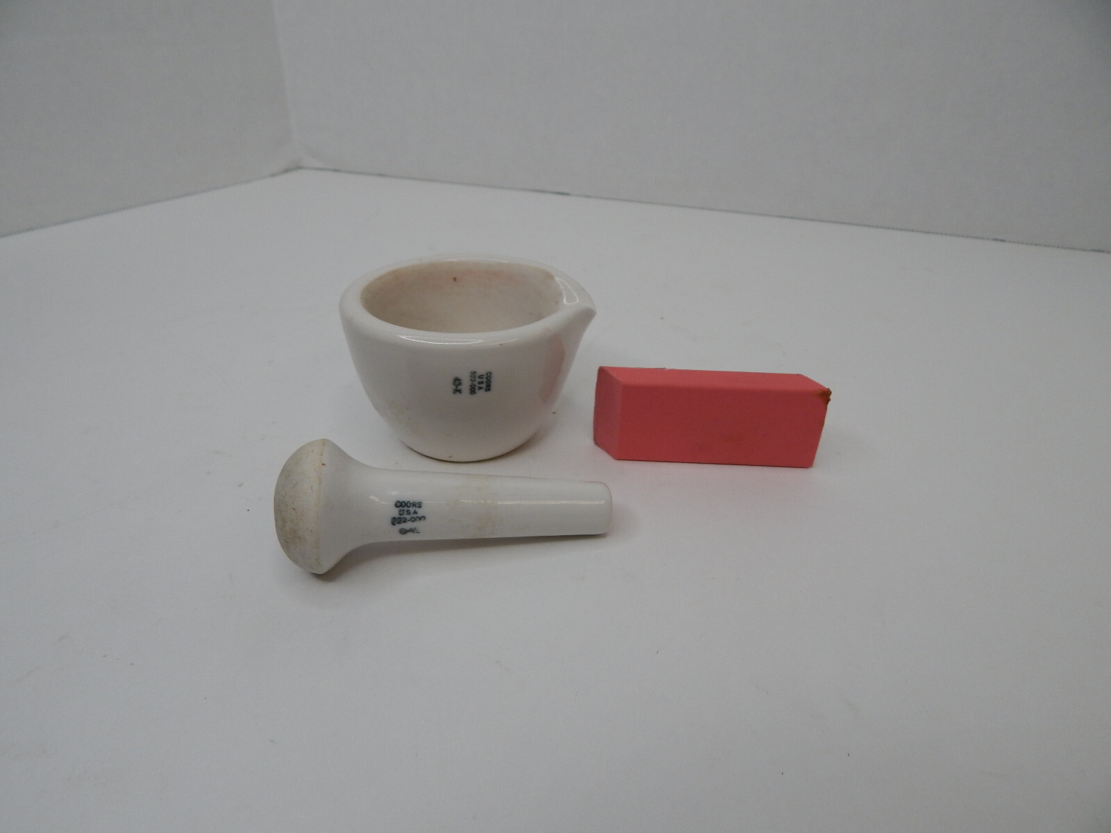 Vintage Mortar and pestle Coors 522-000, vintage and in good shape