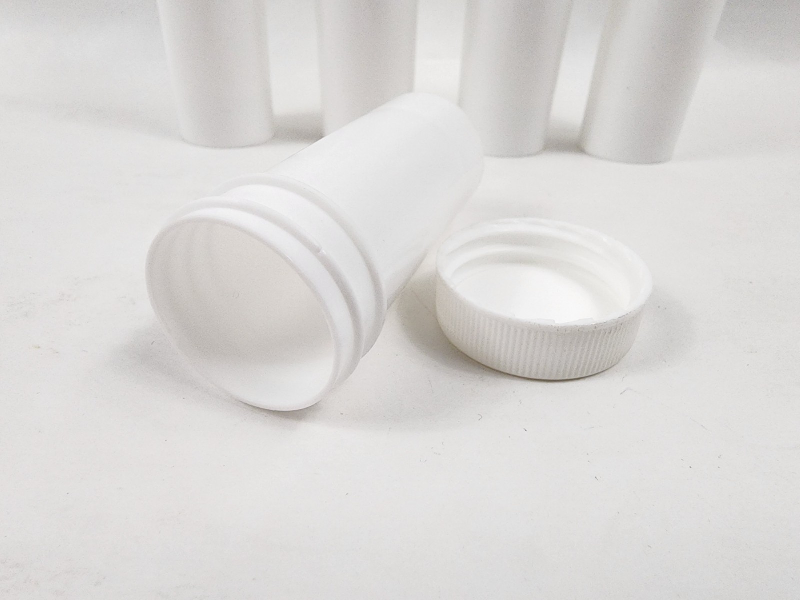 1 Oz White Plastic Ointment Container Jars With White Screw On Caps Lot Of 8