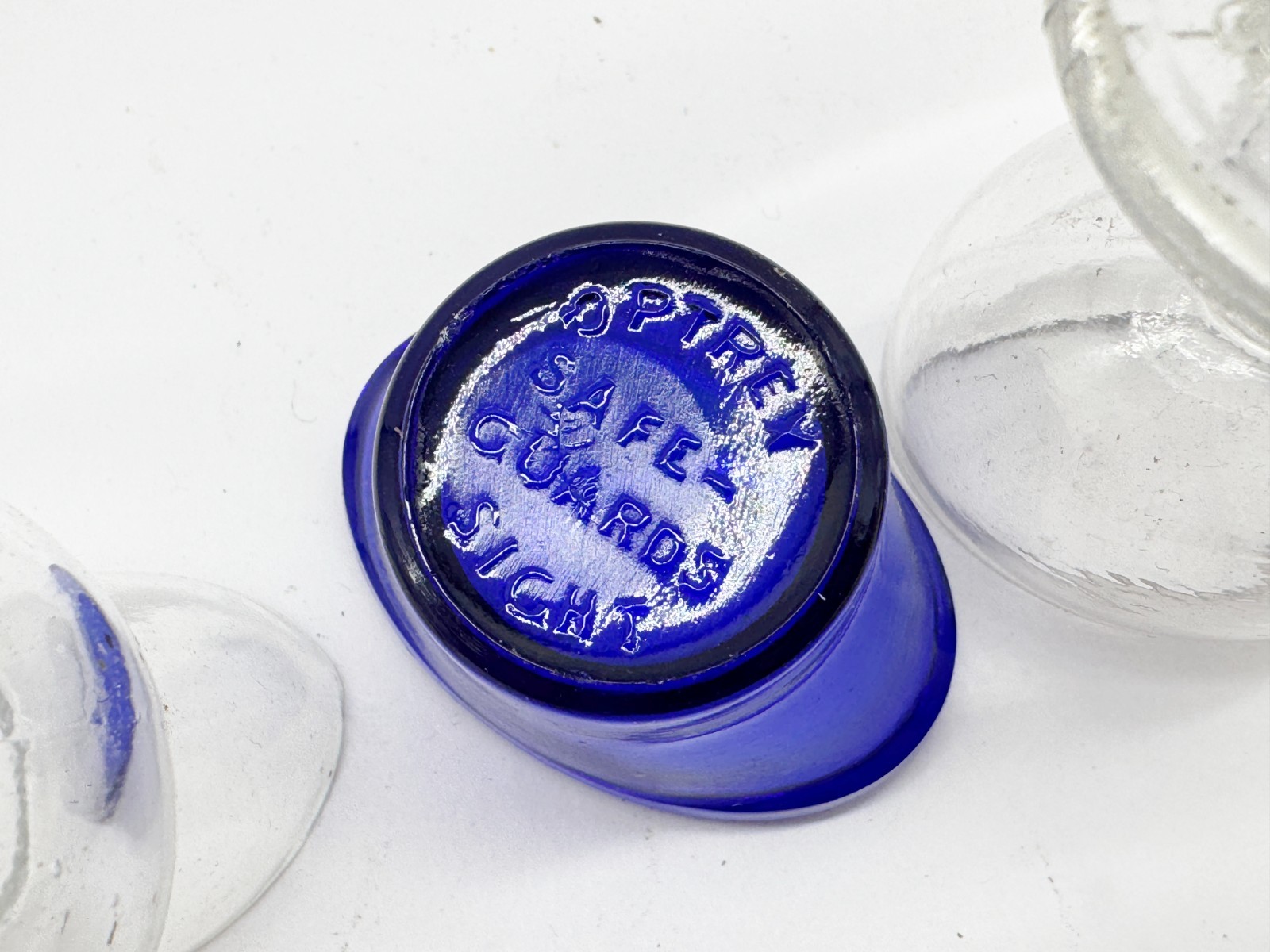 VINTAGE GLASS EYE BATHS SET OF 3 CLEAR & BLUE CUPS ENGLAND EARLY MEDICAL PHARMAC