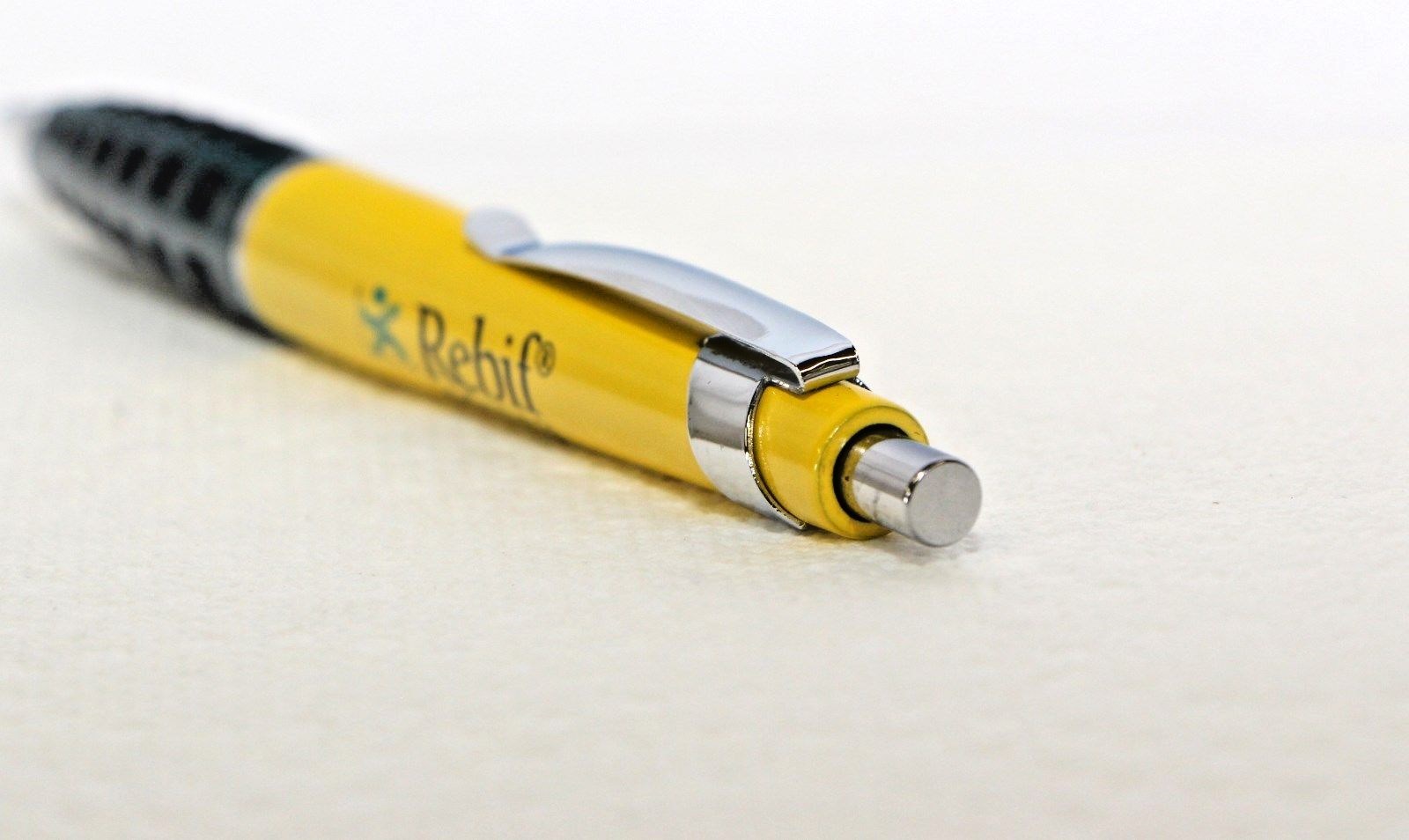 Heavy Metal REBIF Pharmaceutical Pen Yellow and Green New in Sleeve Torpedo