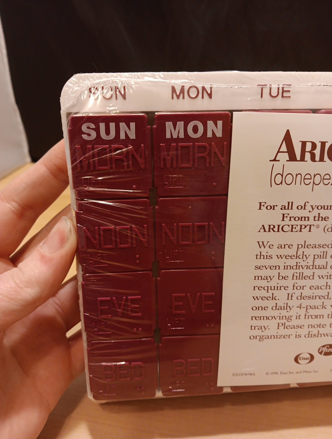 SEALED 1998 Aricept Pharmaceutical Drug Rep Promo 7 Day Pill Organizer Sorter