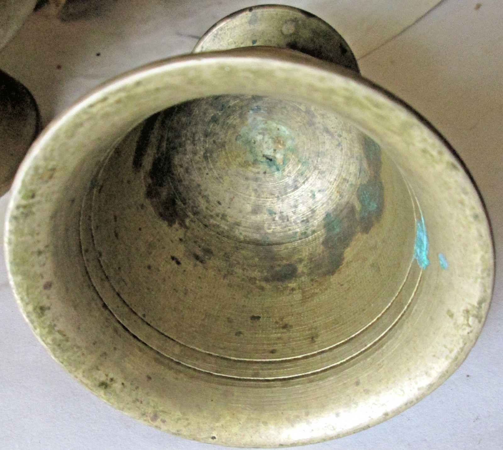 VINTAGE/ANTIQUE BRASS DECORATIVE PEDESTAL MORTAR 3 1/4″x3 1/16″, 12.4 Oz. USED
