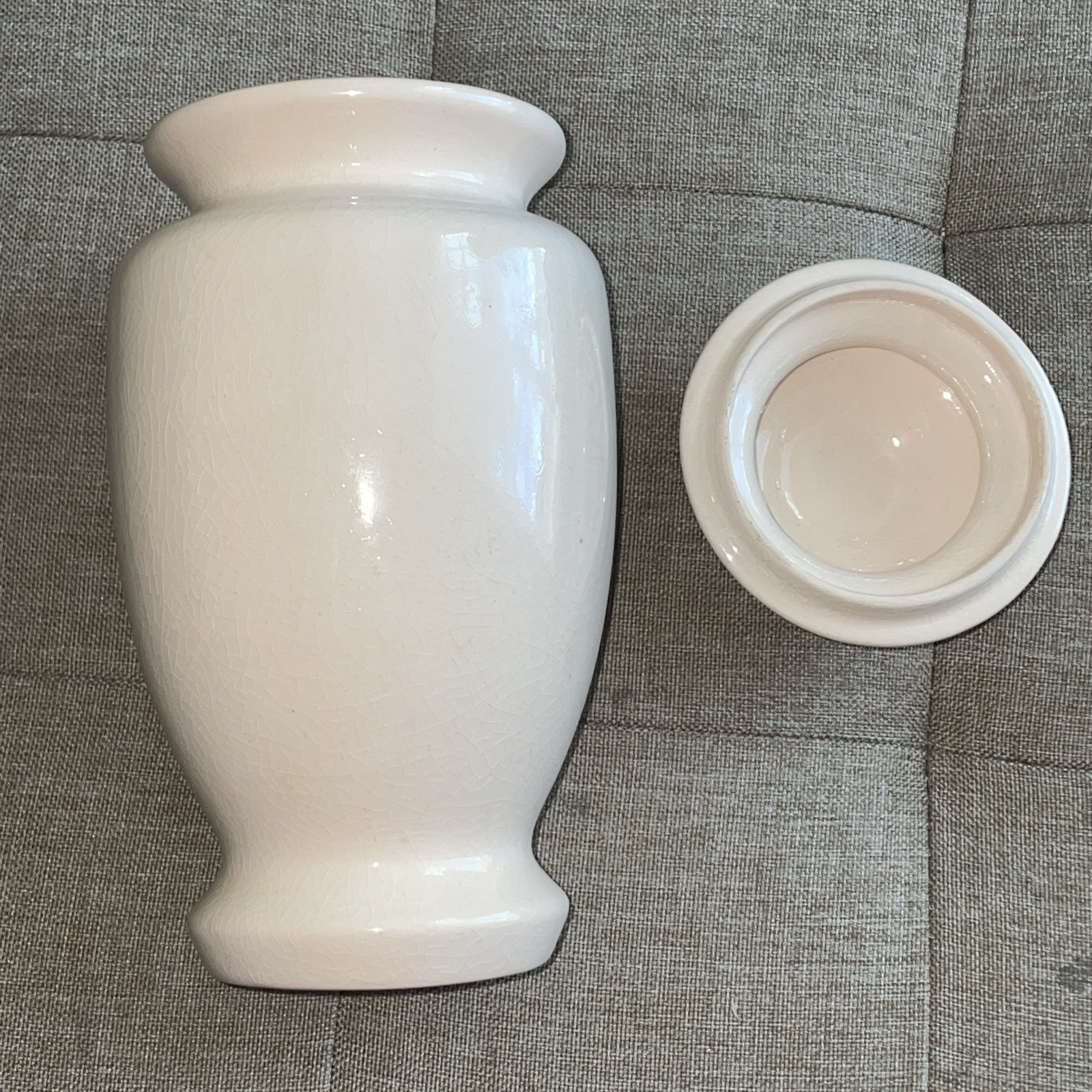 VINTAGE – Eli Lilly Pulvules Canthar Apothecary Pharmacy Crock with Lid Portugal