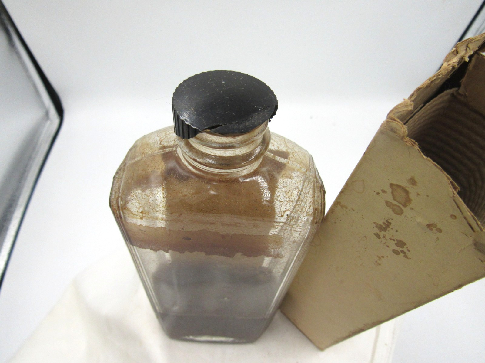 BW – 1930-40s Hood’s Sarsaparilla Bitters New York 7 3/4 ” Medicine bottle Box