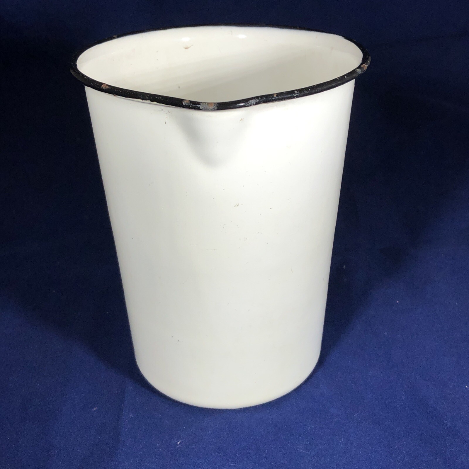 Vintage White Enamel Large 32 Oz 1000 CC Pharmacy Chemical Measuring Cup Pitcher
