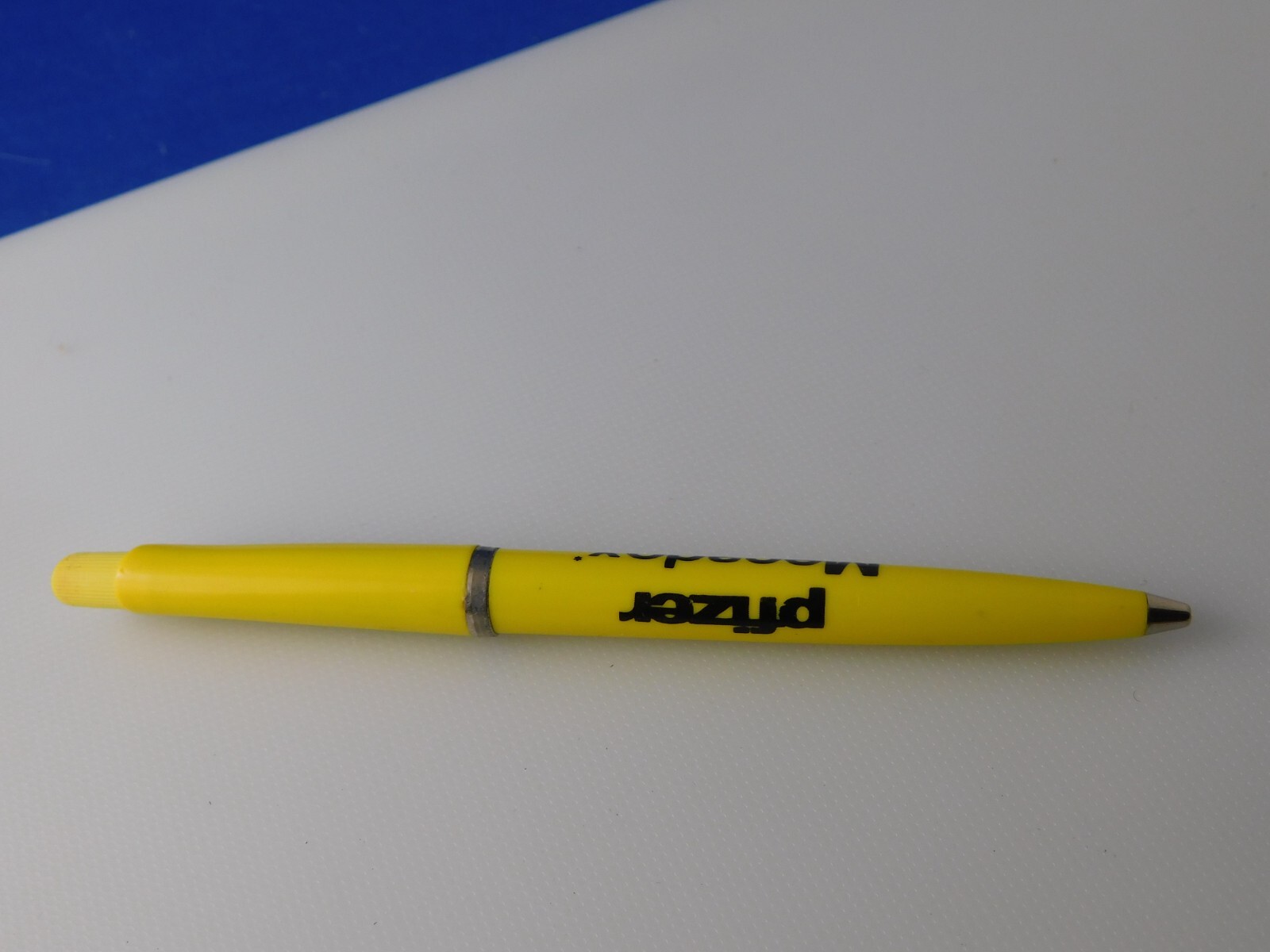 PFIZER PEN ADVERTISING MECADOX DOES IT ALL MEDICINE PHARMACUTICAL COMPANY