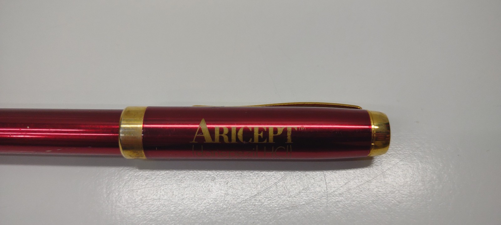 Aricept Donepezil HCL Pharmacutical Promotional Pen Red and Gold