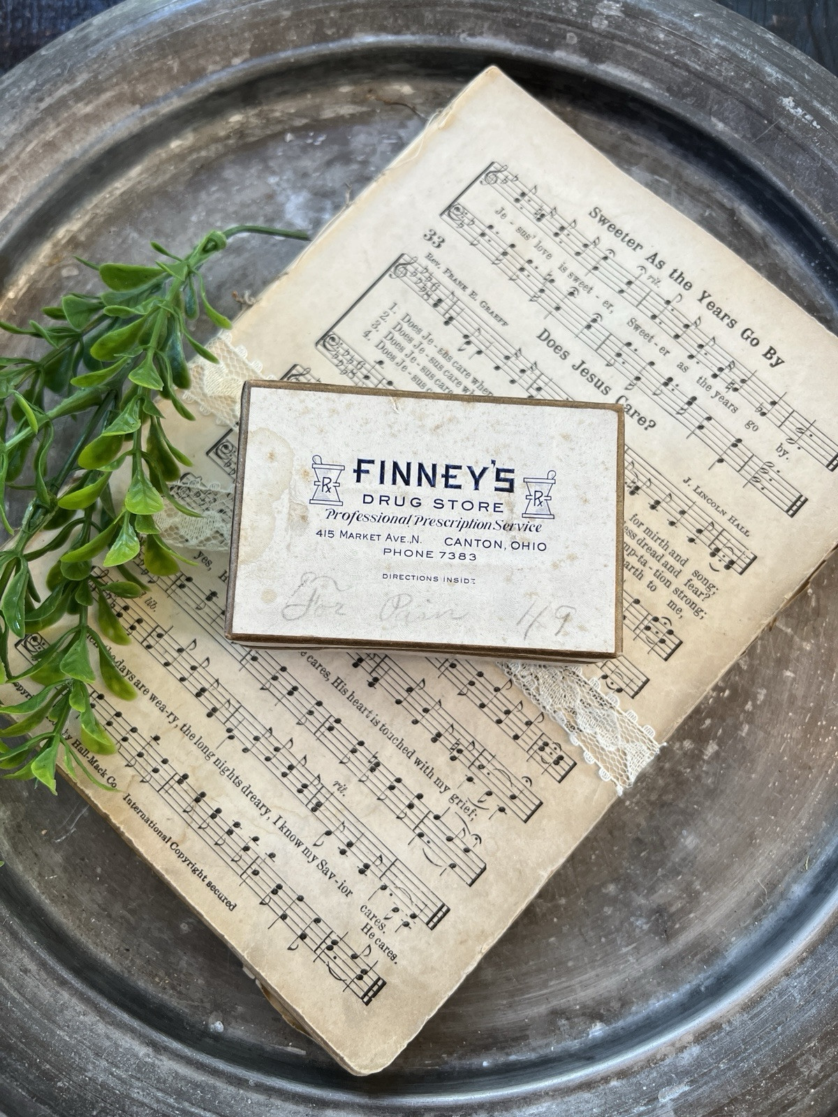 Vintage 1949 Finney’s Drug Store Pill Box Filled With Vintage Sewing Needles