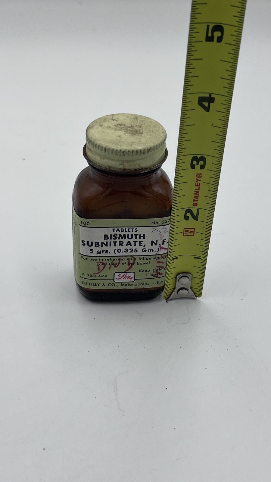 Vintage 1940’s Eli Lilly BISMUTH SUBNITRATE Medicine Bottle for display