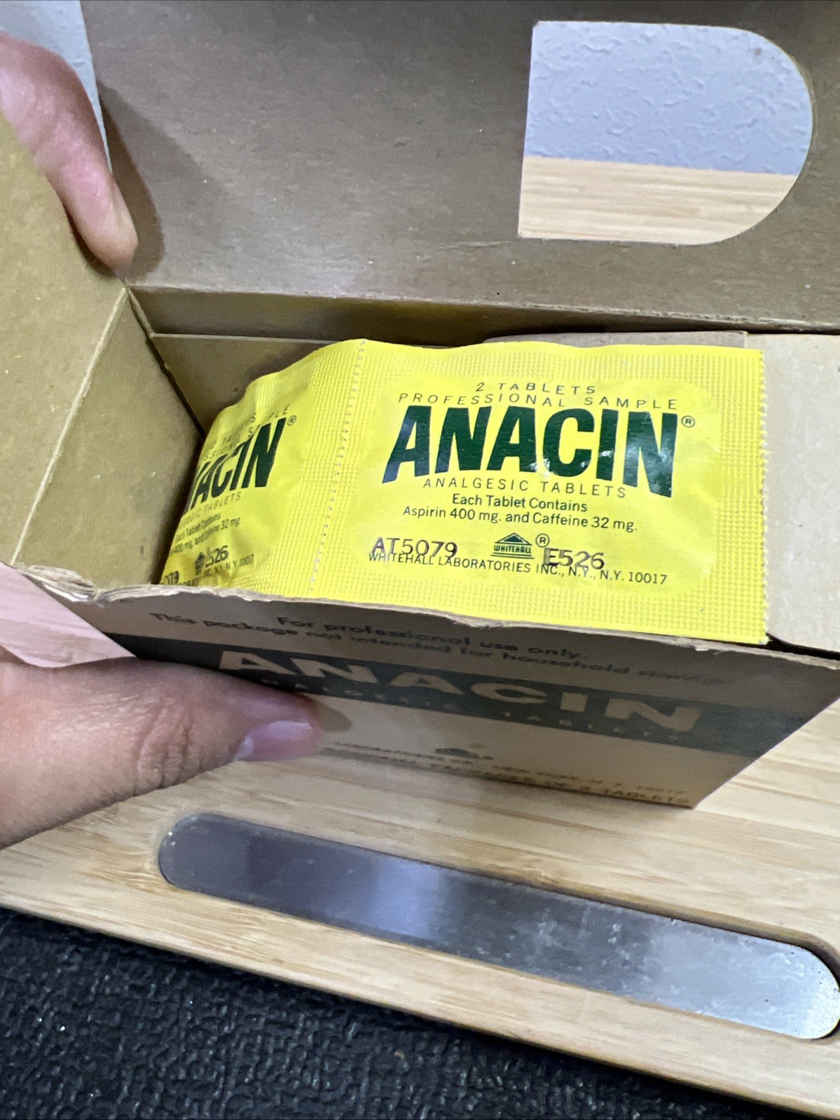 RARE Vtg 1960s ANACIN BOX pharmaceutical physician sample doctor MEDS pills