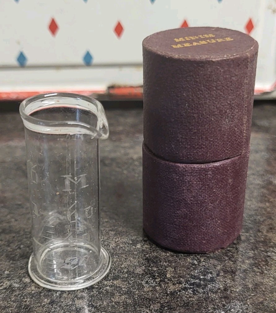 Antique 1800s Medicine Glass Minim Measure In Case 2″ Tall, Etched Glass RARE