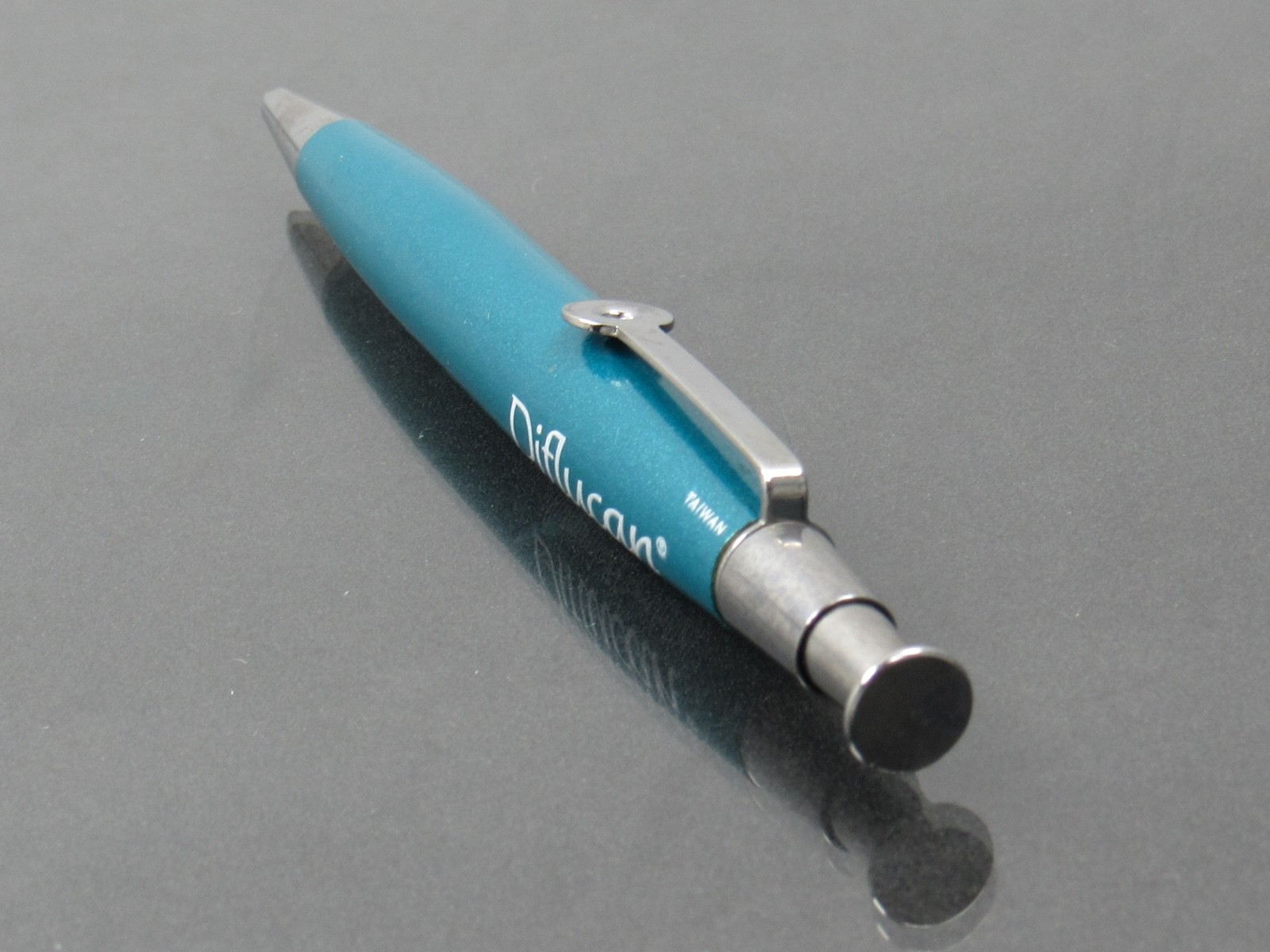 Diflucan Metal PEN Drug Rep Pharmaceutical Promo Advertising Nailhead Clicker