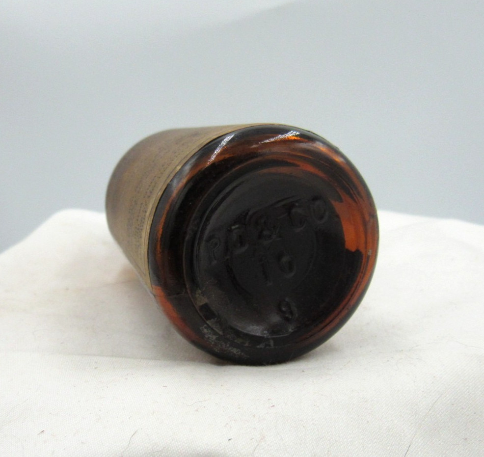 BW – 1890’s Parke, Davis & CO Fluid Red Gum Detroit Mich 4 5/8 ” Medicine bottle