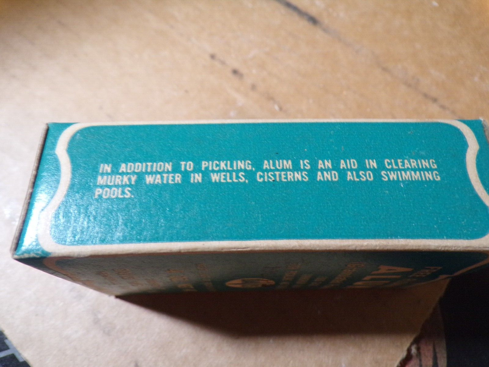 VINTAGE DAVIS ALUM 4 OZ BOX UNOPENED