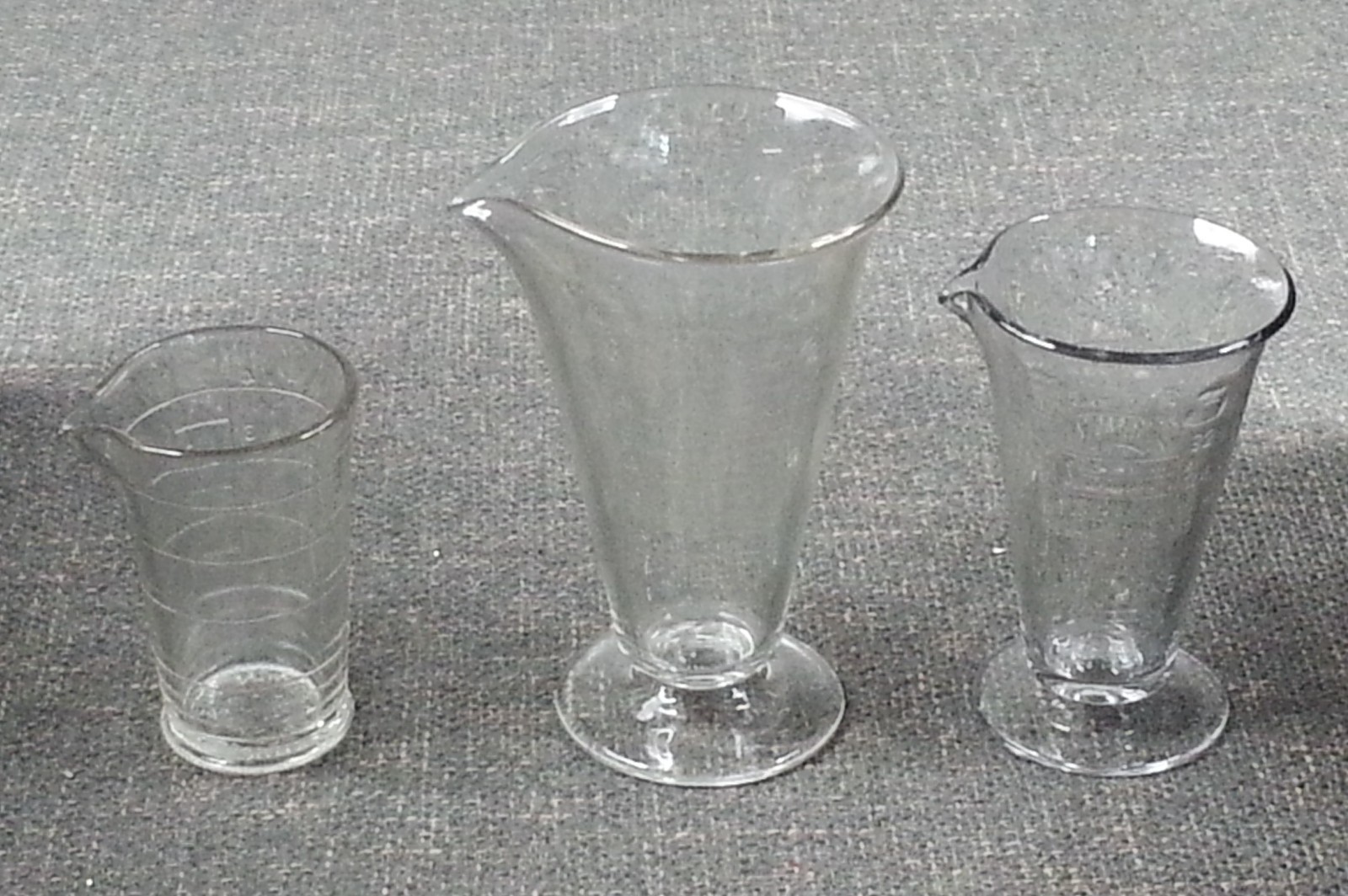 3 Piece Apothecary Clear Medical Measuring Beakers Kodak