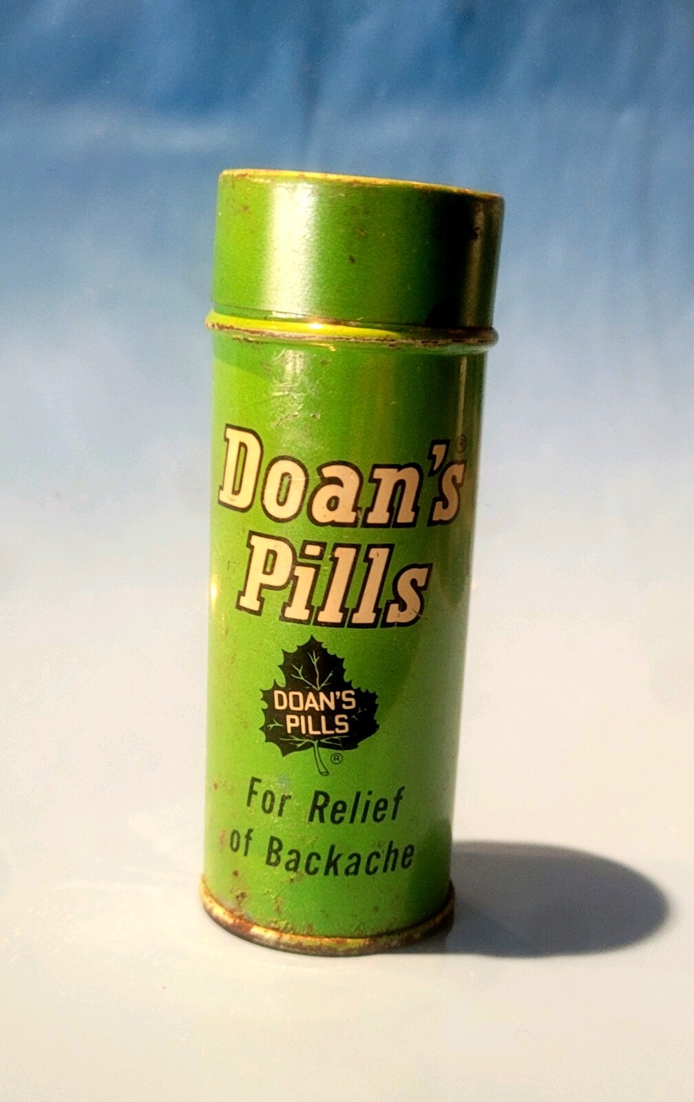 RARE 1960s DOAN’S PILLS medical tin VINTAGE PHARMACEUTICAL doctor med RX drugs