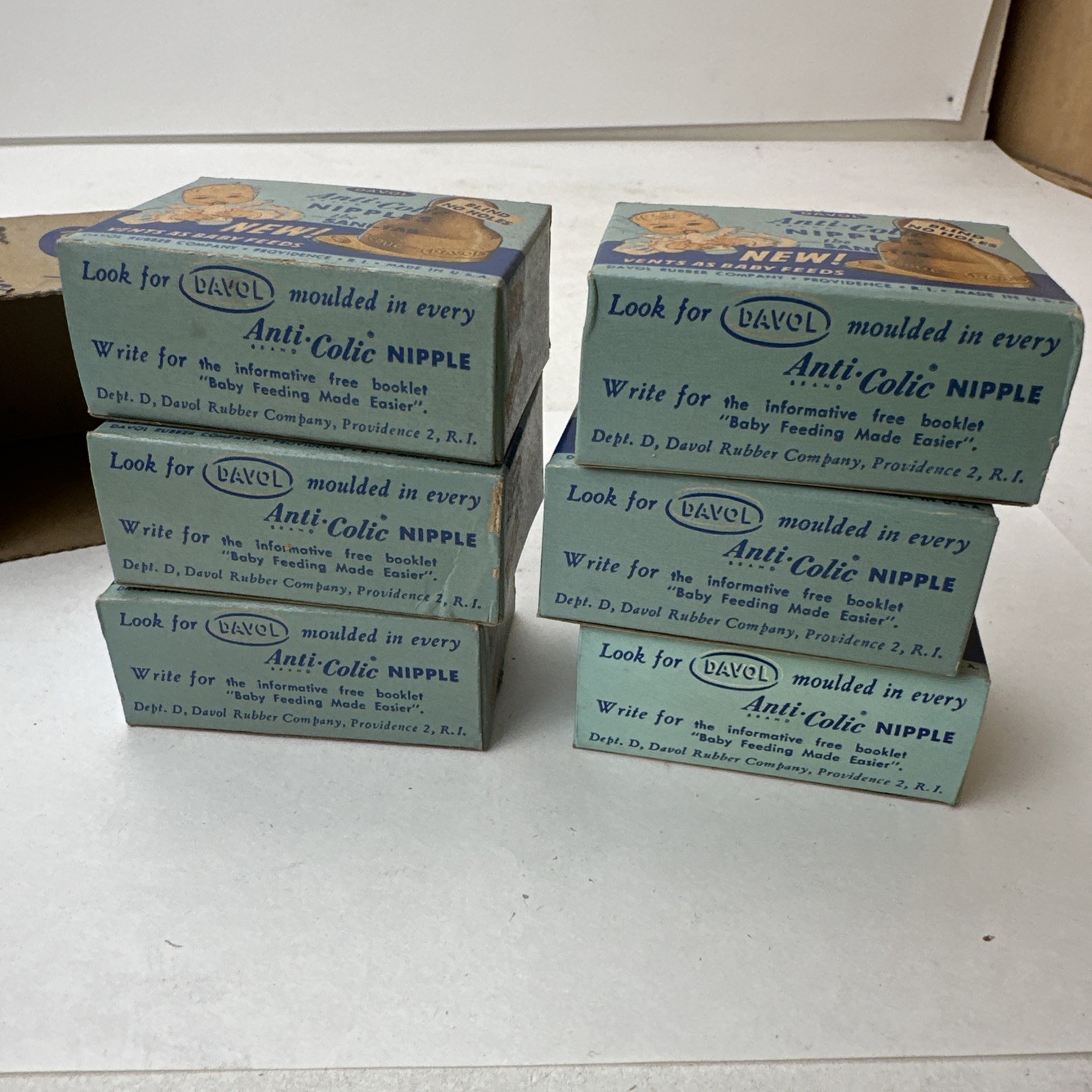 Lot 7 Davol Anti-Colic Nipples 151 & 131, 4 Nursing Bottle Caps 150, 1 Seals 158