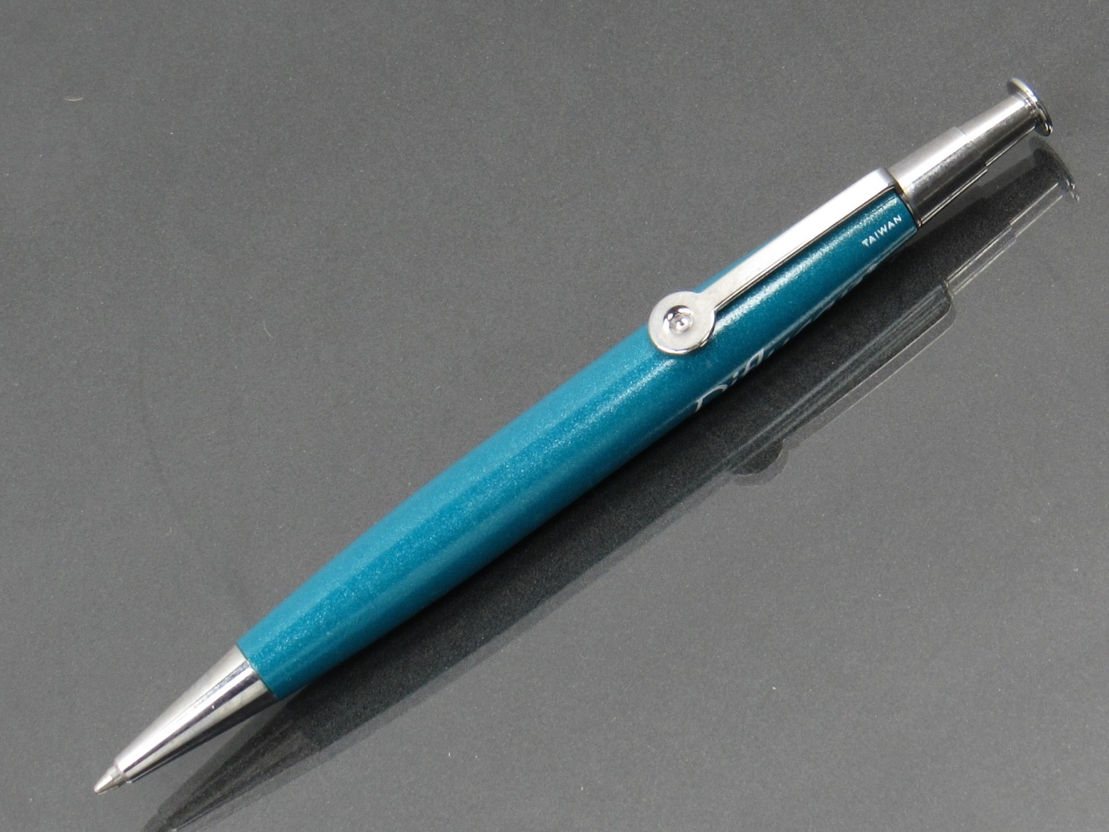 Diflucan Metal PEN Drug Rep Pharmaceutical Promo Advertising Nailhead Clicker