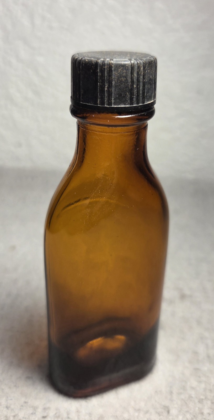 4-ounce pharmacy prescription bottle amber glass antique with bakelite cap